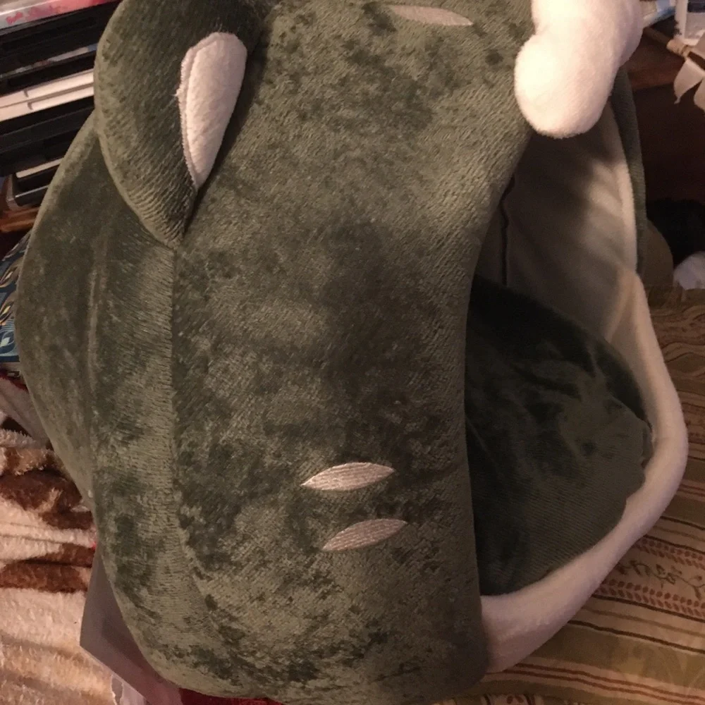 “Cat”-cat bed with cushion & hanging toy. Dark Olive Green Color Size Large NWT